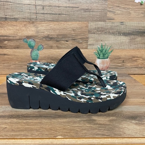 Fly London women’s Yomu wedge sandals flip flop camo print size 39/ 8.5 - Picture 1 of 12